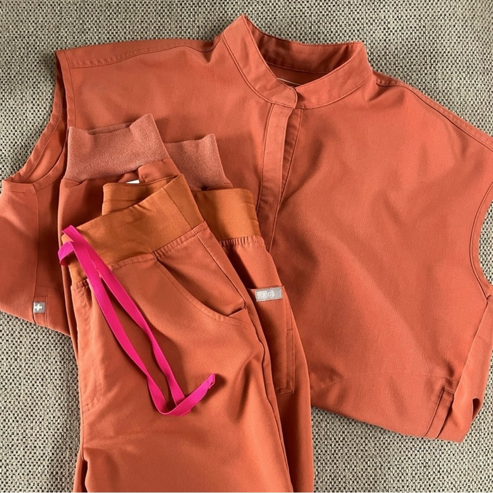 Figs Scrubs Terracotta Zamora joggers + Rafaela top